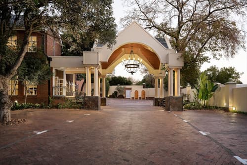 Premier Hotel Quatermain, Property entrance