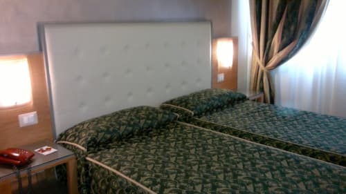 Hotel Riviera, Room