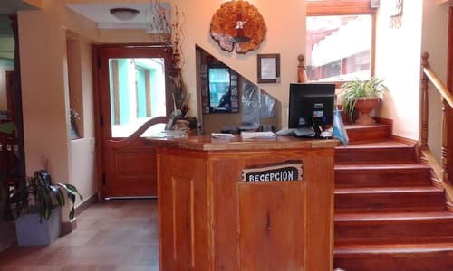 Hosteria Les Eclaireurs, Interior entrance