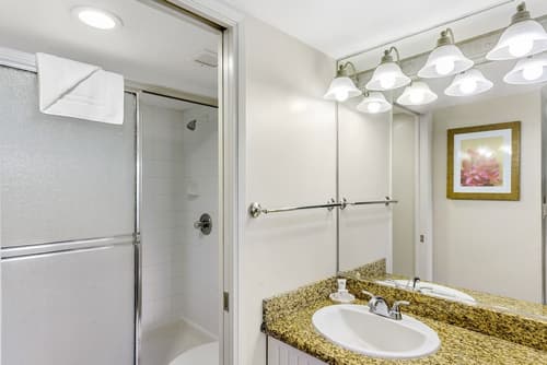 Maui Banyan Vacation Club, Bathroom