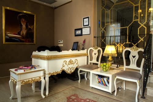 Sultans Royal Hotel, Concierge desk