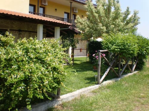 Olympia Guesthouse, Property grounds