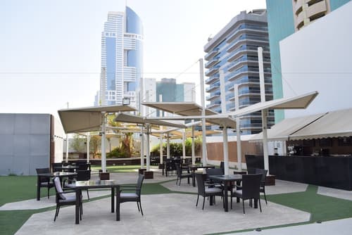 The Tower Plaza Hotel, Lounge