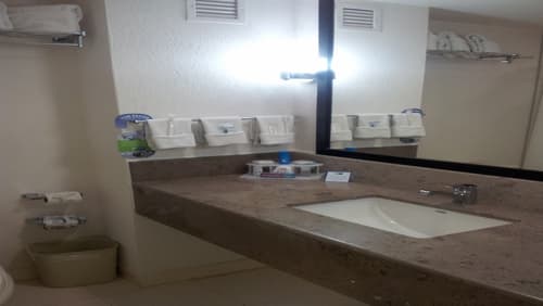 Holiday Inn Express Tuxtla Gutierrez La Marimba by IHG, Room