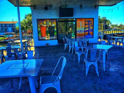 The Port Hotel & Marina, Bar (on property)