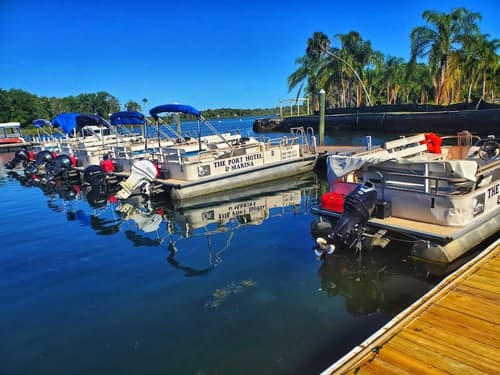 The Port Hotel & Marina, Lake