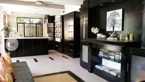 One Crescent Place, Lobby