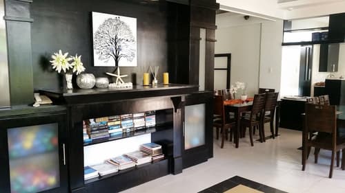 One Crescent Place, Lobby