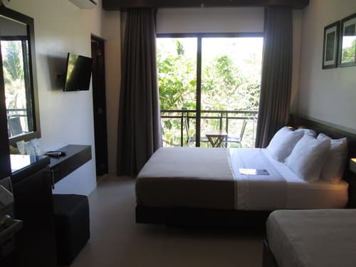 One Crescent Place, Room