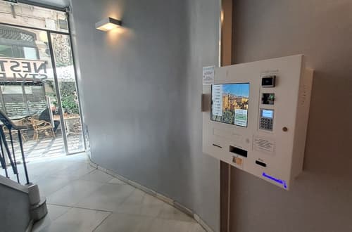 Nest Style Granada, Check-in/check-out kiosk