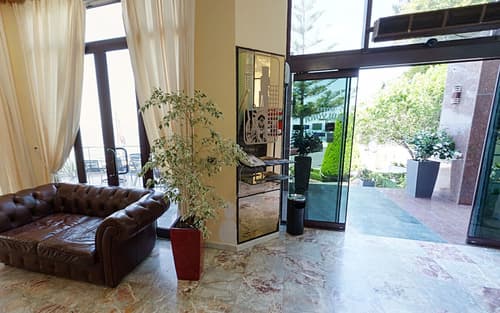 Hotel New York, Lobby sitting area