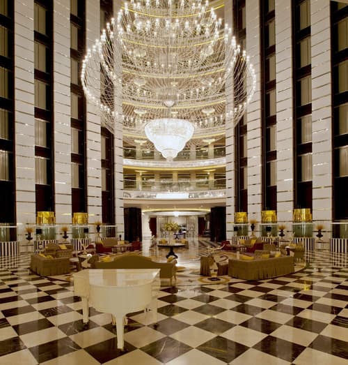 Delphin Imperial, Lobby