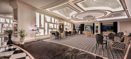 Delphin Imperial, Lobby