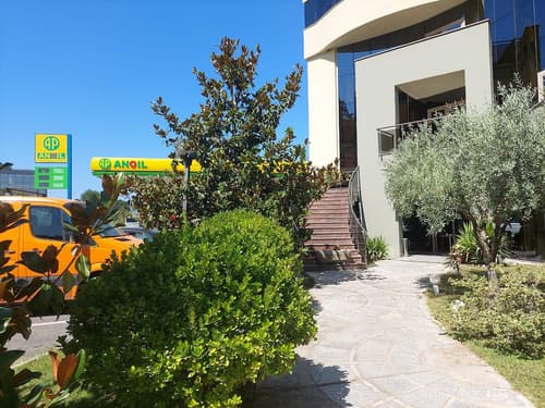 Hotel Green, Primary image