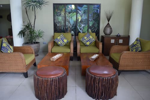 Dhevatara Beach Hotel, Lobby sitting area