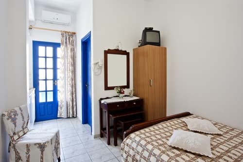 Ancient Thera Studios, Room