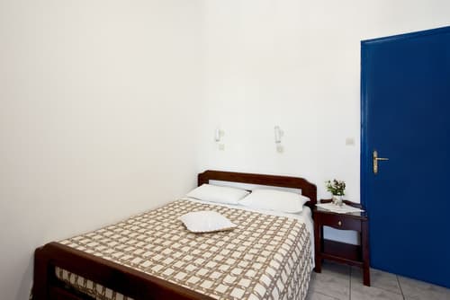 Ancient Thera Studios, Room