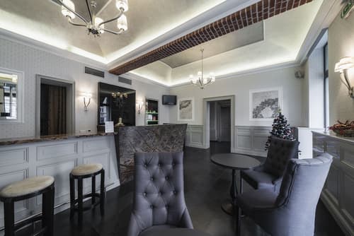 Hotel Noir, Reception