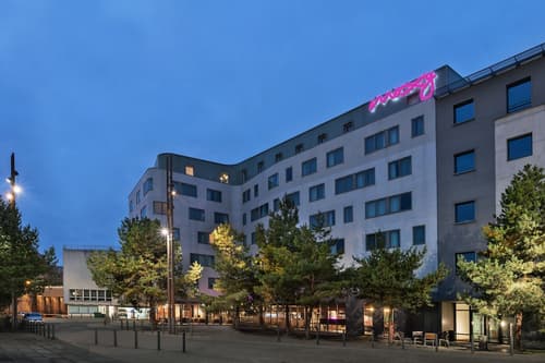 Moxy Amiens, Front of property