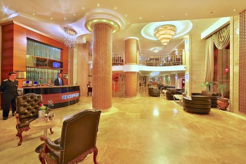 Amethyst Hotel, Interior entrance