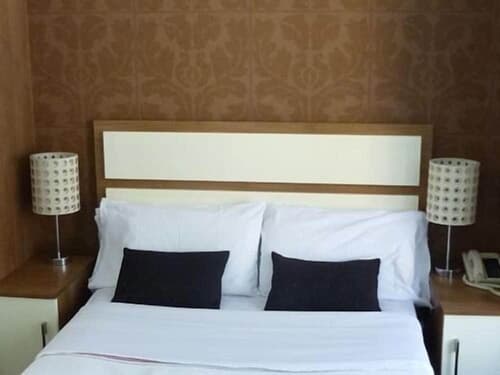 White Lady Hotel, Room