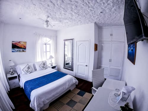 Angermeyer Waterfront Inn, Room