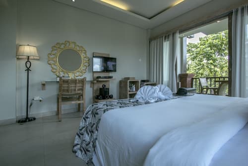 KajaNe Yangloni, Room