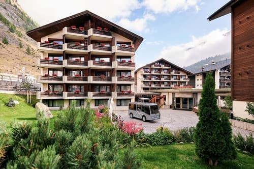 Hotel Ambassador Zermatt, Property entrance