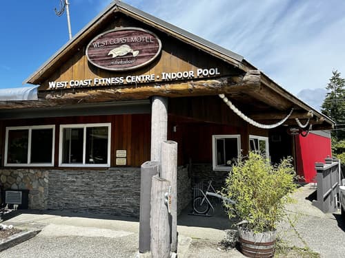 West Coast Motel, Front of property