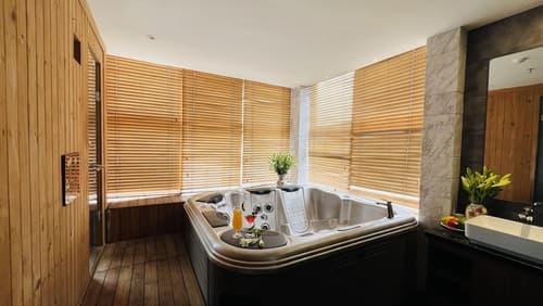 Golden Silk Boutique Hotel, Bathroom