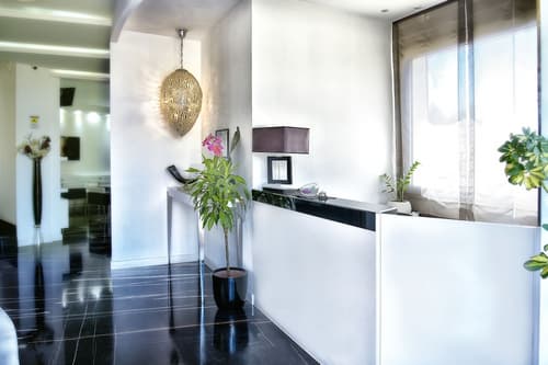 Hotel Exclusive, Reception