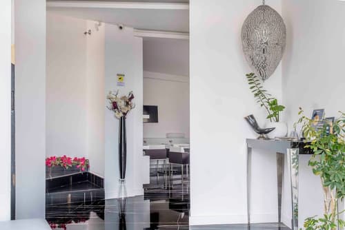 Hotel Exclusive, Reception