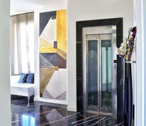 Hotel Exclusive, Reception