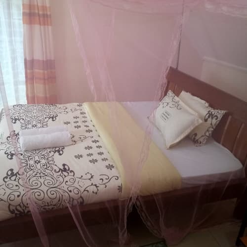 High End Guest House, Room