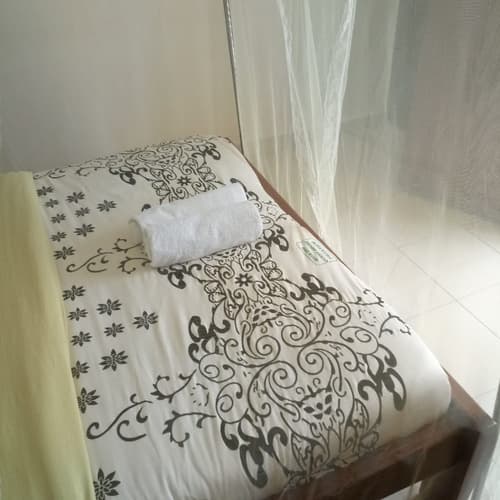 High End Guest House, Room
