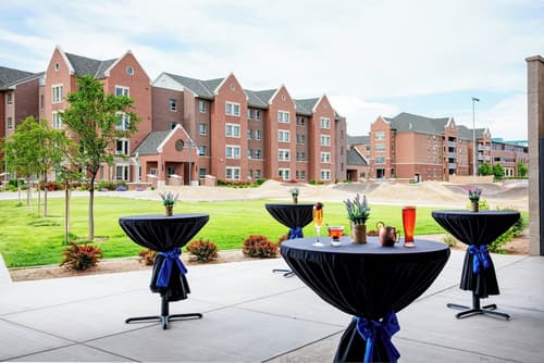 Hotel Maverick, Reception