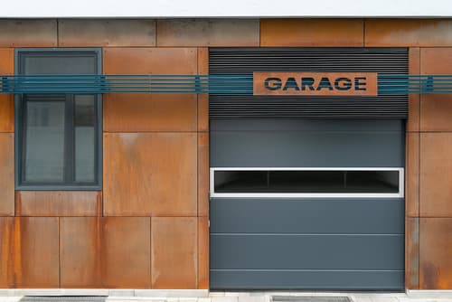 Unsölds Factory Hotel, Exterior