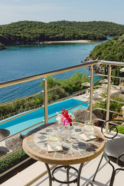 Costa Smeralda, Room