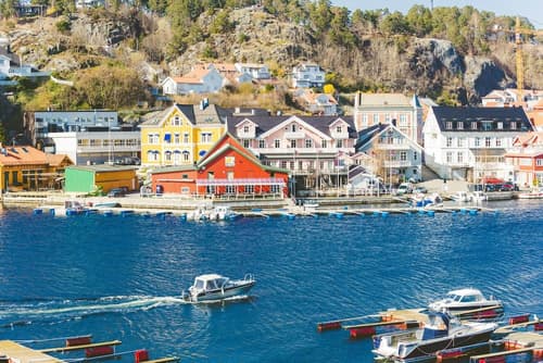 Victoria Hotel, Lake