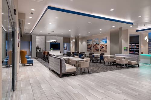 La Quinta Inn & Suites by Wyndham Holbrook Petrified Forest, Lobby