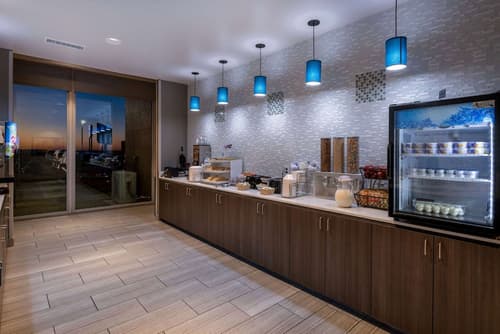 La Quinta Inn & Suites by Wyndham Holbrook Petrified Forest, Breakfast area