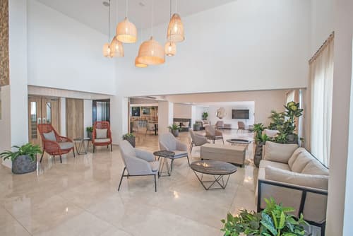 Bohemian Gardens Hotel, Reception