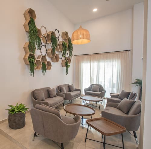 Bohemian Gardens Hotel, Reception