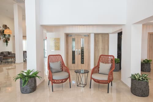 Bohemian Gardens Hotel, Reception