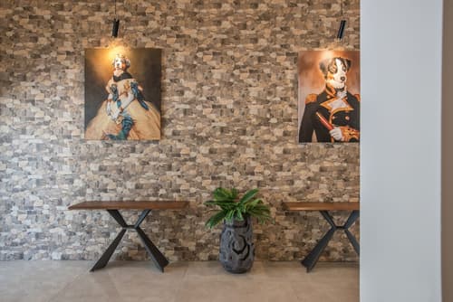 Bohemian Gardens Hotel, Reception