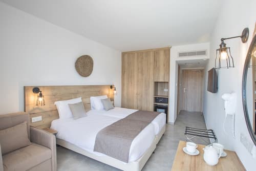 Bohemian Gardens Hotel, Room