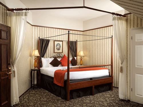 Pendray Inn & Tea House, Room