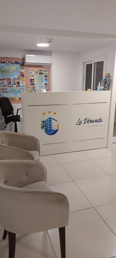 La Veranda Hotel, Reception