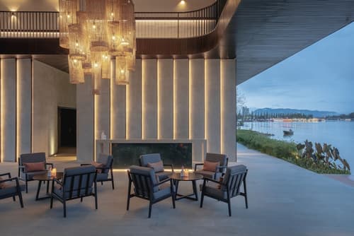 Amber Kampot, Lobby lounge