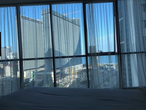 New Wave Hotel, Room